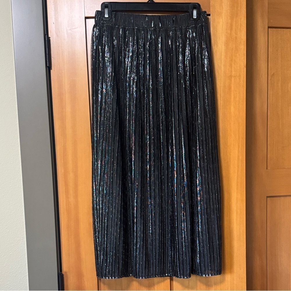 Grave & Mila Chic Black Metalic Threaded Midi Skirt, great condition
